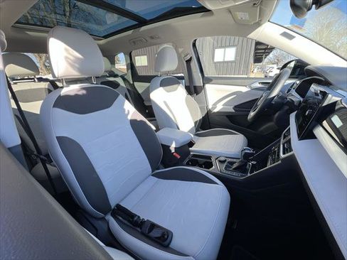 Used 2025 Volkswagen Taos SE image 24