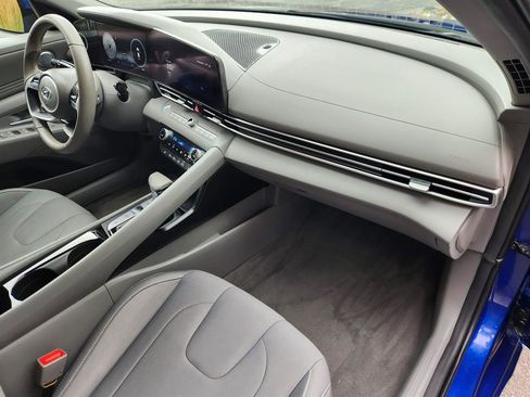 Certified 2023 Hyundai Elantra SEL w/ Convenience Package image 13