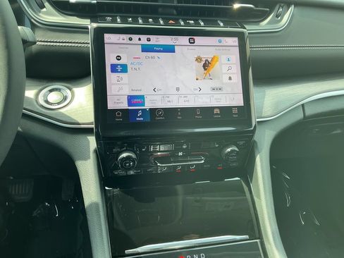 Certified 2023 Jeep Grand Cherokee L Limited AWD/4WD image 20