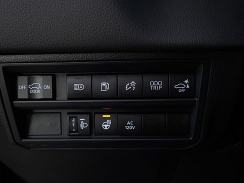 Used 2025 Toyota Sequoia Limited image 28