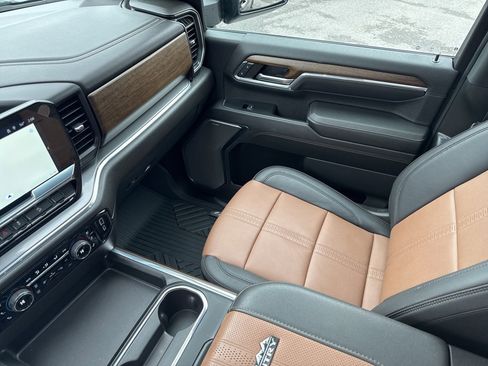 Used 2024 Chevrolet Silverado 2500 High Country w/ High Country Premium Package image 38