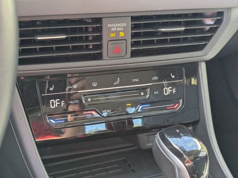 Used 2025 Volkswagen Jetta SE image 22