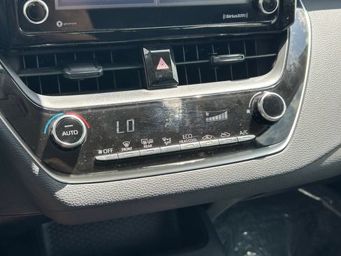 Used 2021 Toyota Corolla LE FWD image 24