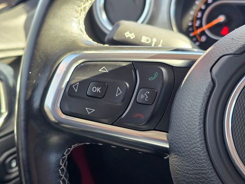 Used 2020 Jeep Wrangler Unlimited Sahara image 32