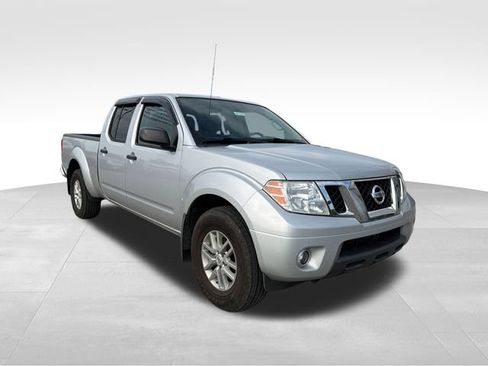Used 2015 Nissan Frontier SV w/ SV Value Truck Package AWD/4WD image 3