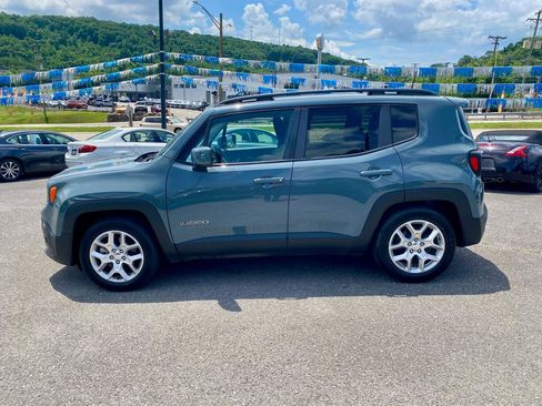 Used 2018 Jeep Renegade Latitude w/ Popular Equipment Group FWD image 3