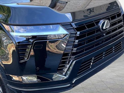 Used 2025 Lexus GX 550 w/ Accessory Package (2T) AWD/4WD image 30