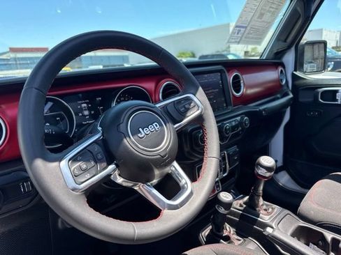 Used 2023 Jeep Gladiator Rubicon AWD/4WD image 10