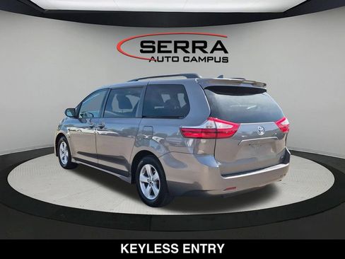Used 2018 Toyota Sienna LE w/ Carpet Mat Package FWD image 10