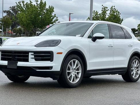 Used 2024 Porsche Cayenne image 8