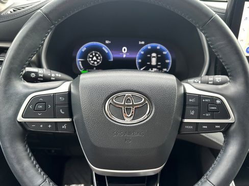 Used 2023 Toyota Highlander Limited image 15