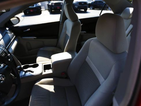 Used 2012 Toyota Camry LE FWD image 5