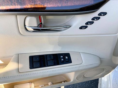 Used 2013 Lexus ES 350 w/ Luxury Pkg image 36