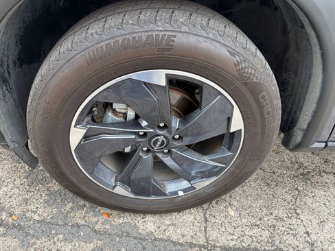 Used 2025 Nissan Rogue SV image 26