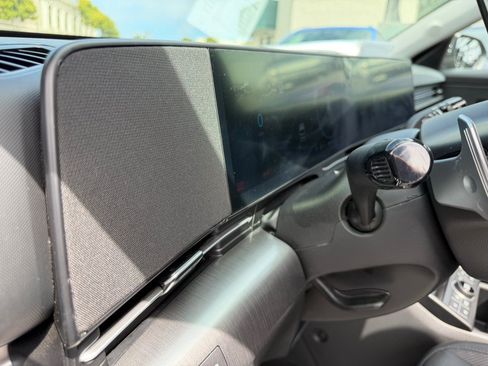 Used 2024 Hyundai Kona Limited FWD image 13