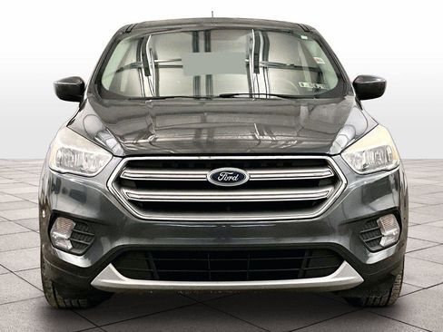 Used 2017 Ford Escape SE image 3