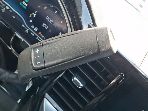 Used 2023 Chevrolet Silverado 1500 LT AWD/4WD image 16