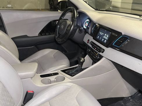 Used 2019 Kia Niro EX FWD image 11