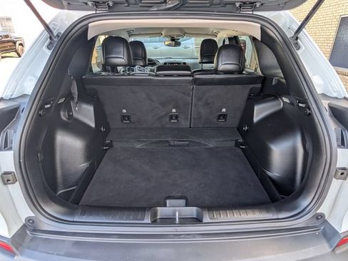 Used 2022 Jeep Cherokee Latitude Plus AWD/4WD image 18