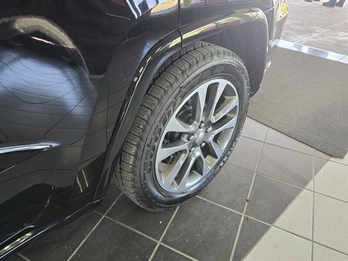 Used 2017 Jeep Grand Cherokee Overland image 38