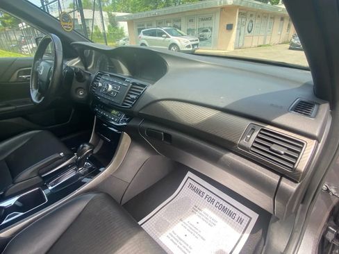 Used 2017 Honda Accord Sport image 13