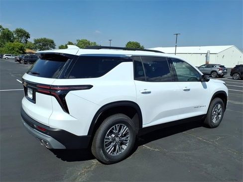 New 2026 Chevrolet Traverse LT w/ Driver Confidence Package image 3