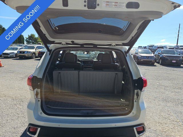 Used 2019 Toyota Highlander Limited AWD/4WD image 4