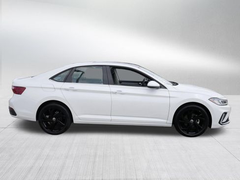 Used 2025 Volkswagen Jetta SE w/ Sunroof Package FWD image 8