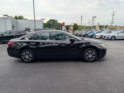 Used 2018 Nissan Altima 2.5 S w/ S Convenience Package FWD image 2
