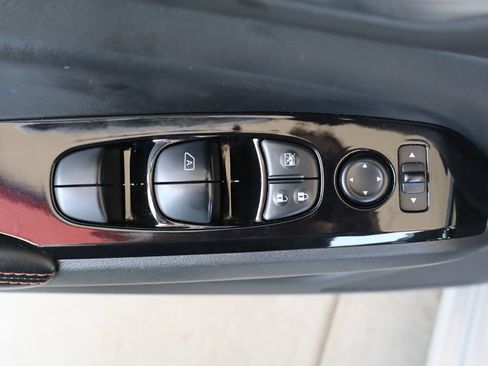 Used 2024 Nissan Altima 2.5 SR FWD image 13