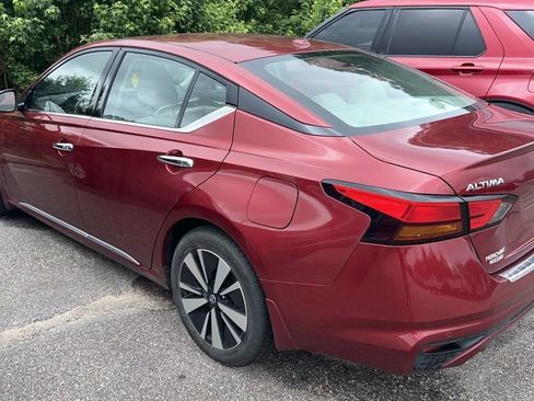 Used 2020 Nissan Altima 2.5 SL FWD image 2