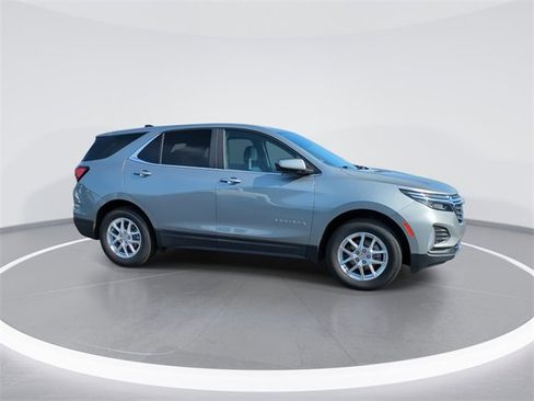 Used 2023 Chevrolet Equinox LT w/ Driver Convenience Package image 9