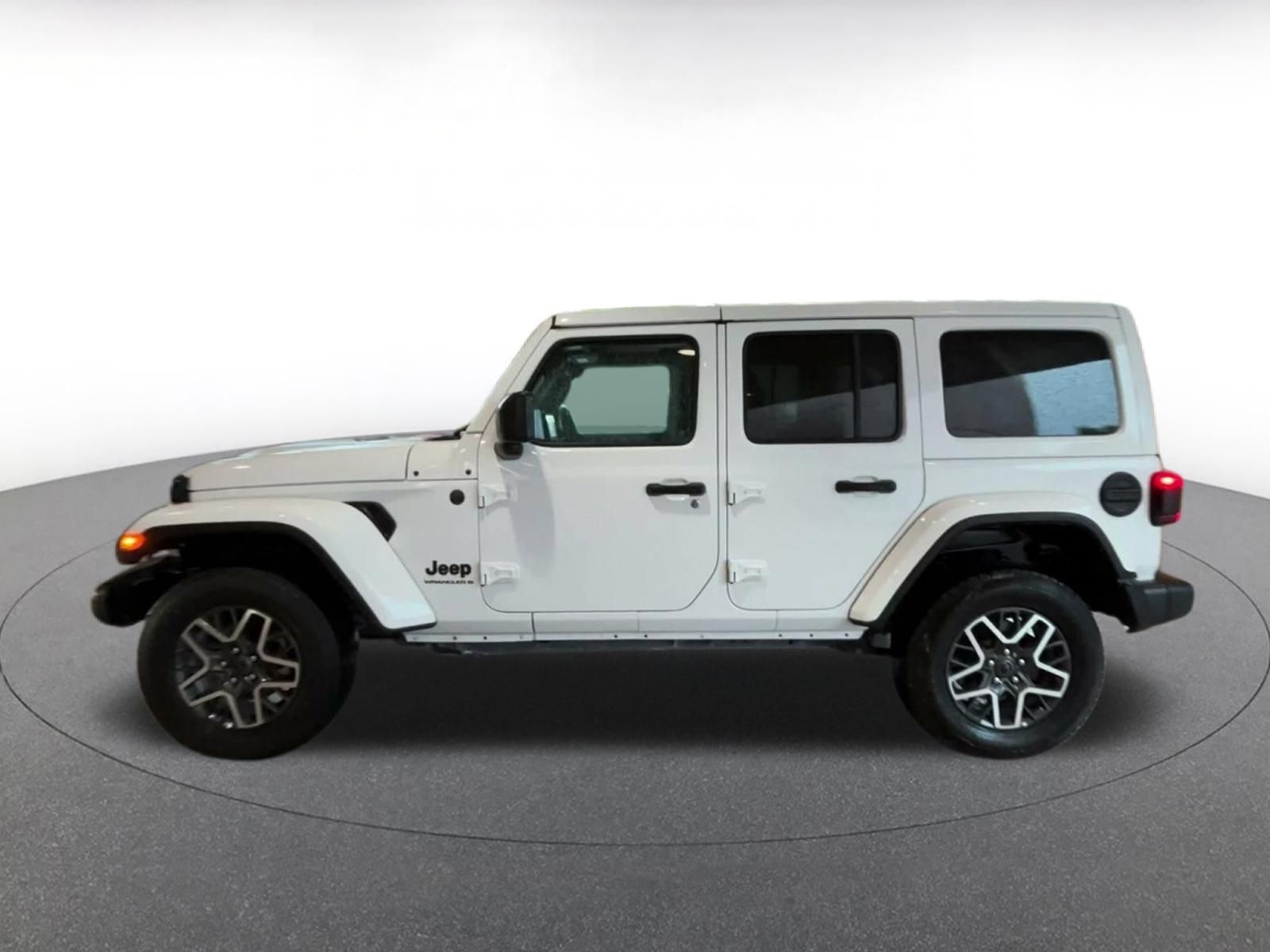 Used 2025 Jeep Wrangler Unlimited Sahara AWD/4WD image 8
