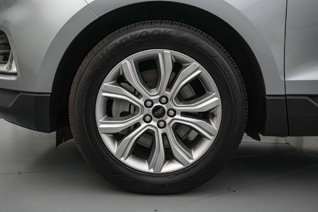Certified 2024 Ford Edge Titanium AWD/4WD image 10