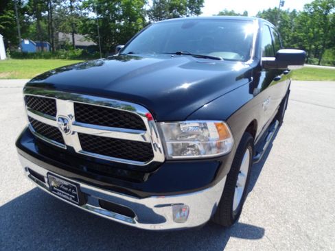 Used 2021 RAM 1500 4x4 Crew Cab Classic SLT w/ Luxury Group image 6