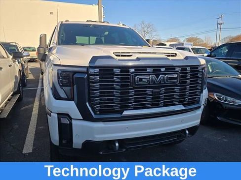 Used 2024 GMC Sierra 3500 Denali Ultimate image 10