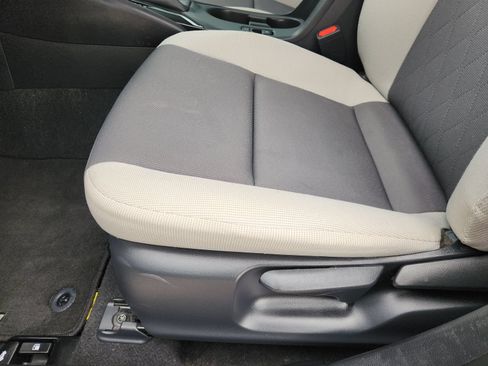 Used 2025 Toyota Corolla LE FWD image 29