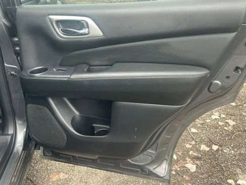 Used 2018 Nissan Pathfinder SL w/ SL Premium Package image 13