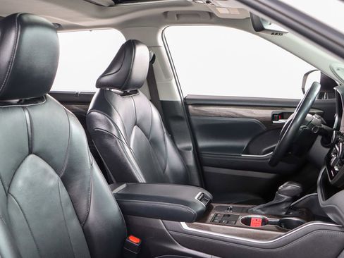 Used 2023 Toyota Highlander Limited image 28