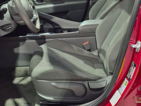 Used 2025 Hyundai Elantra SEL FWD image 21