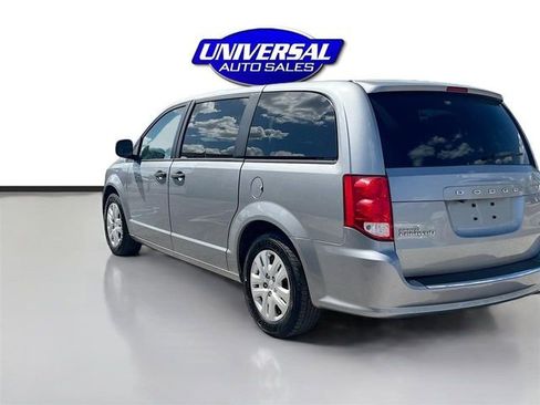 Used 2019 Dodge Grand Caravan SE FWD image 5