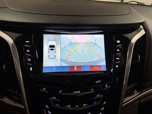 Used 2020 Cadillac Escalade Luxury w/ LPO, Radiant Package AWD/4WD image 15