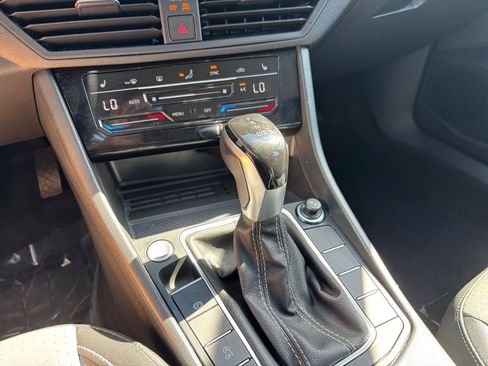 Used 2025 Volkswagen Jetta SE image 40