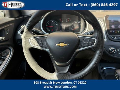 Used 2022 Chevrolet Malibu LT FWD image 16