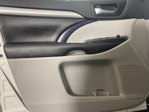 Used 2019 Toyota Highlander XLE image 25