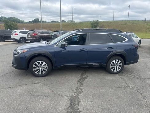 Certified 2025 Subaru Outback Premium w/ Popular Package #1 AWD/4WD image 4