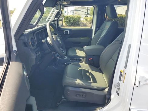Used 2025 Jeep Gladiator Mojave AWD/4WD image 15