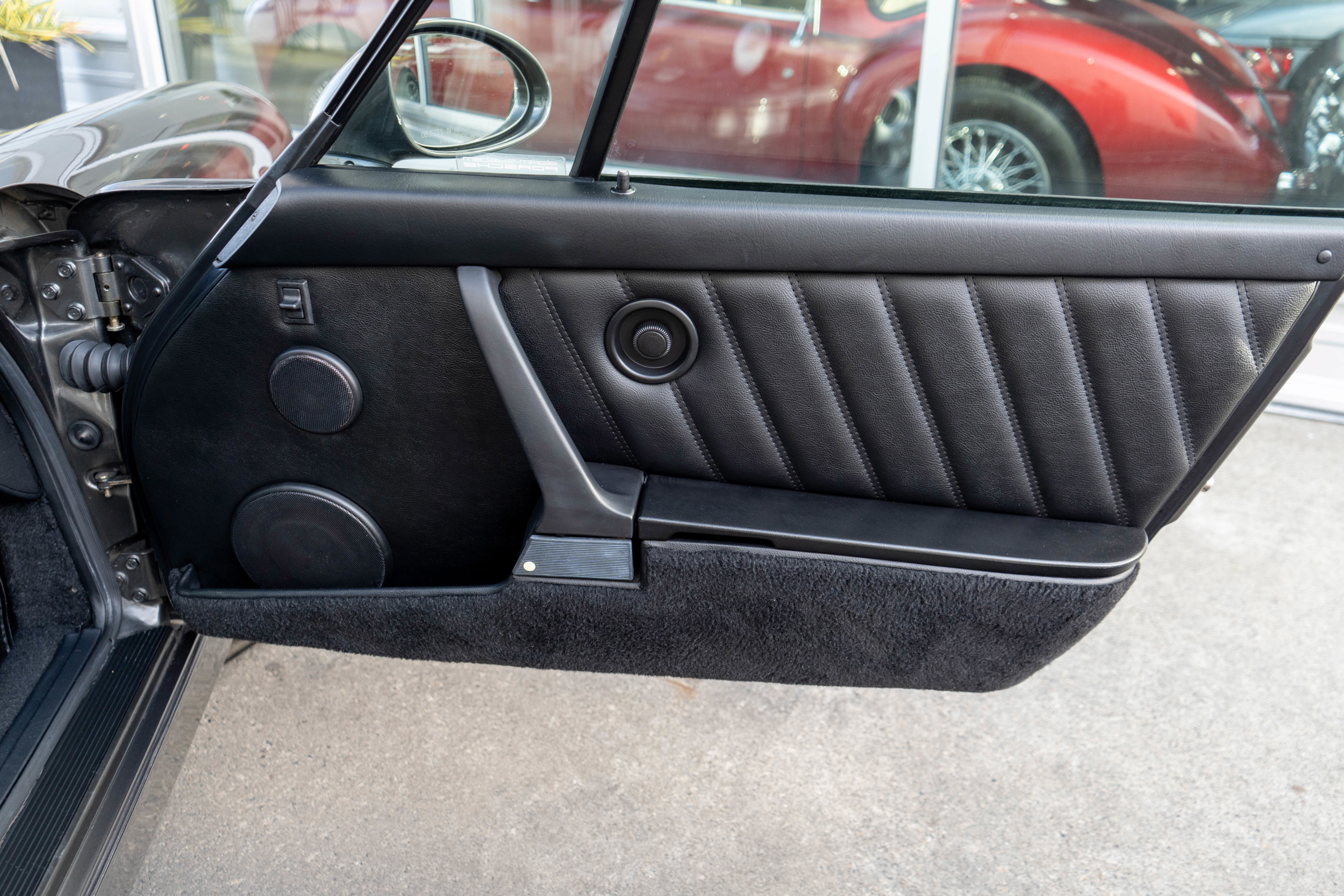 Used 1992 Porsche 911 Carrera RWD image 26