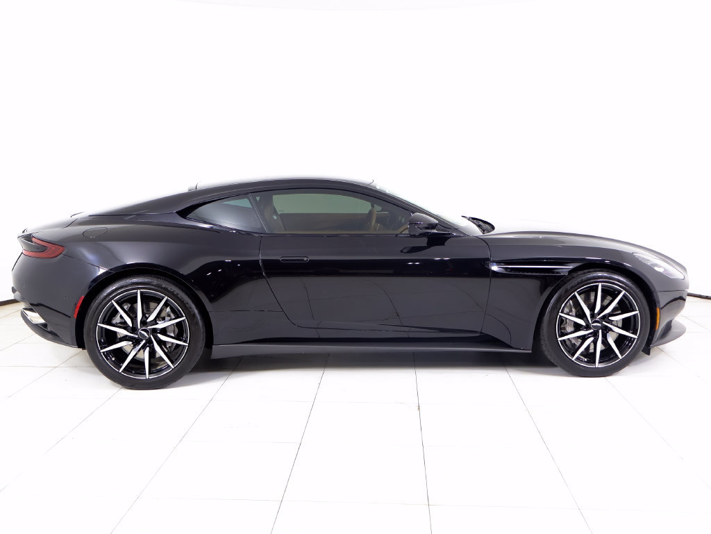 Used 2020 Aston Martin DB11 Coupe RWD image 29