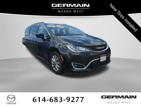 Used 2017 Chrysler Pacifica Touring-L FWD image 1